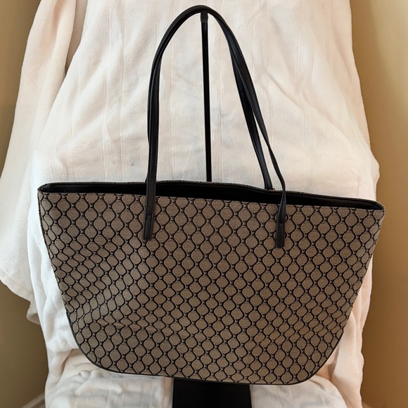 Nine West Elegant Black and Gray Tote - Picture 2 of 3
